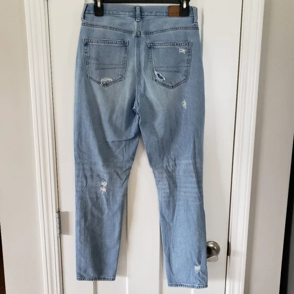 American Eagle Outfitters Mom Jeans with Distressed Details - Picture 2 of 7
